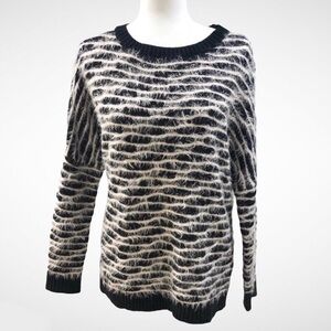 RD Style Eyelash Fuzzy Sweater Size Small White Black Textured